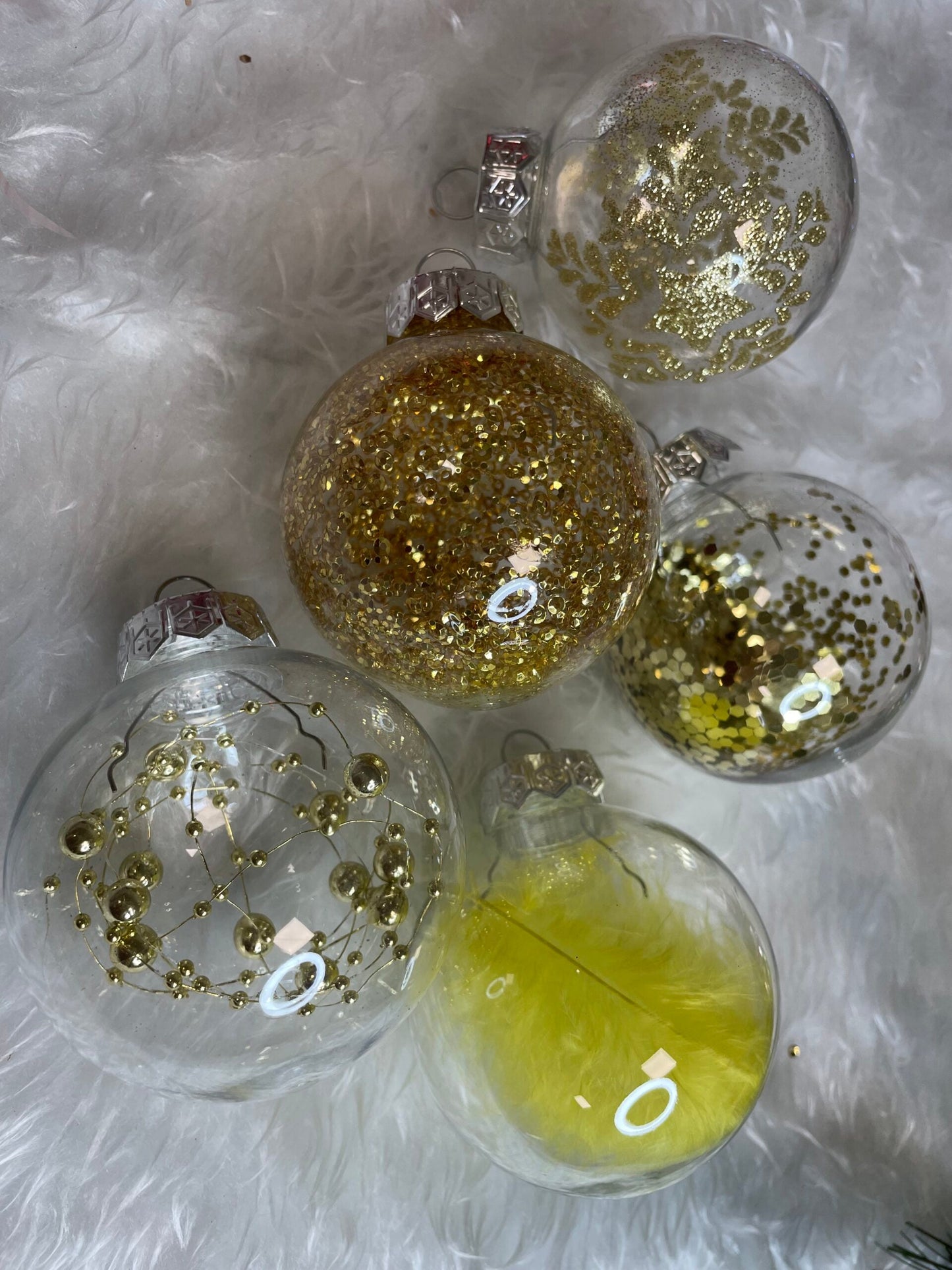 Set globuri de Craciun Inedit, 30 bucati, 7cm, transparente si auriu