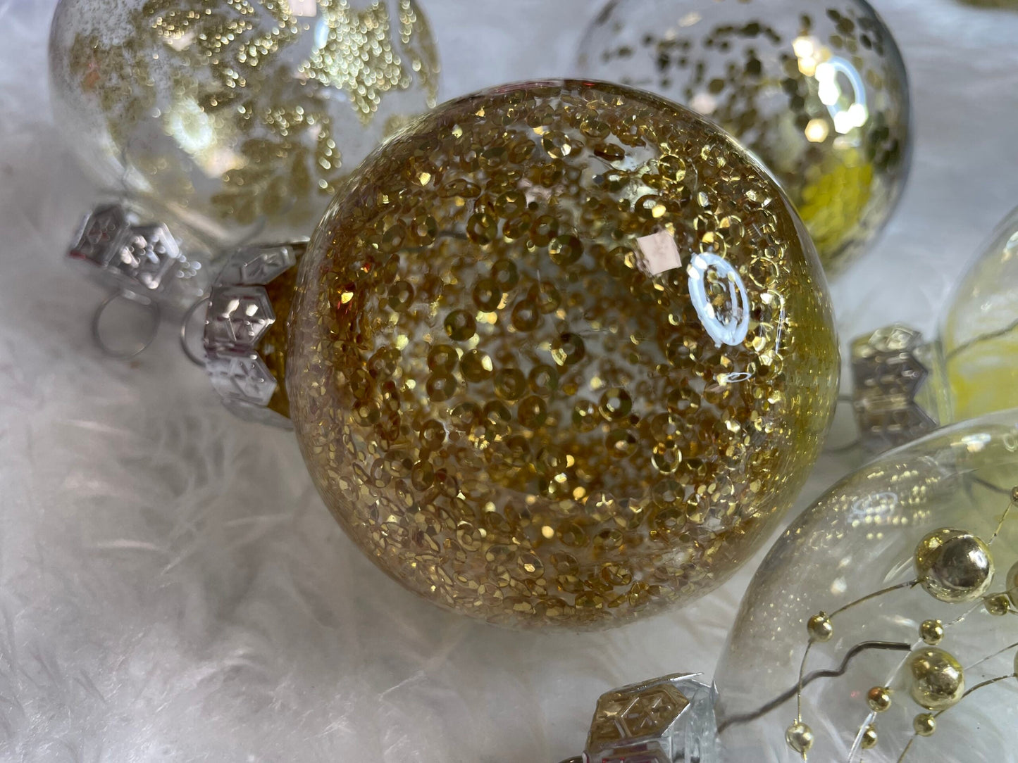 Set globuri de Craciun Inedit, 30 bucati, 7cm, transparente si auriu