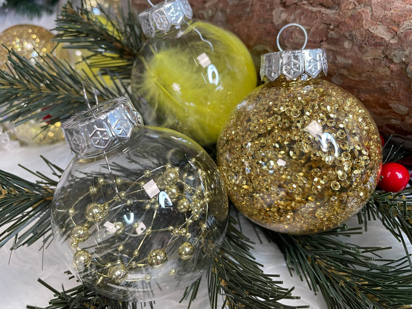 Set globuri de Craciun Inedit, 30 bucati, 7cm, transparente si auriu