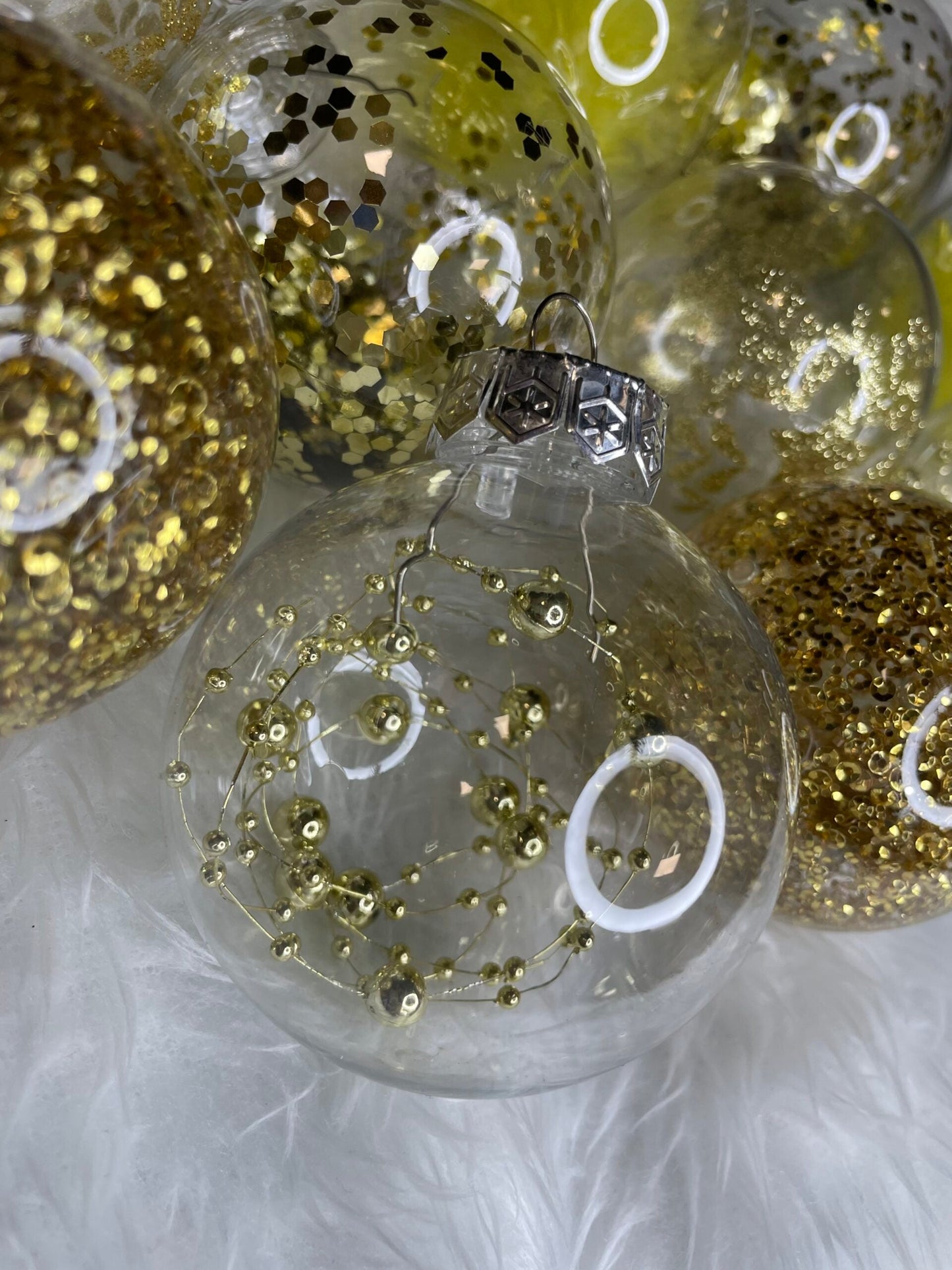Set globuri de Craciun Inedit, 30 bucati, 7cm, transparente si auriu