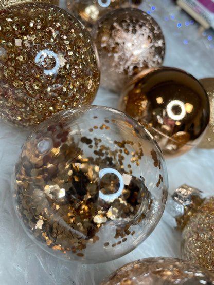 Set globuri de Craciun Inedit, 30 bucati, 6cm, transparente si aramiu