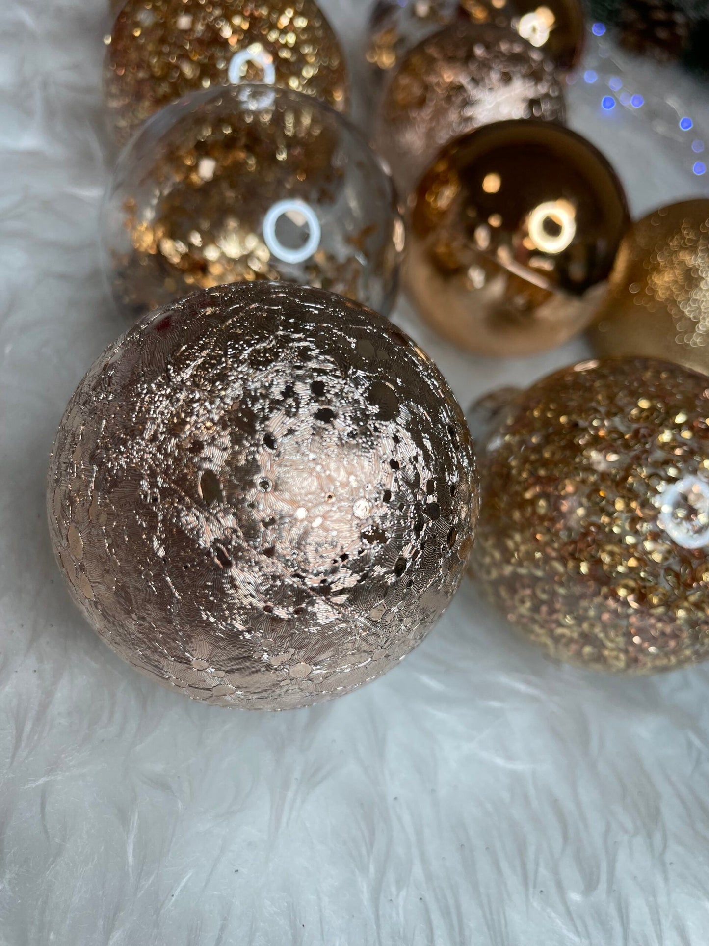 Set globuri de Craciun Inedit, 30 bucati, 6cm, transparente si aramiu
