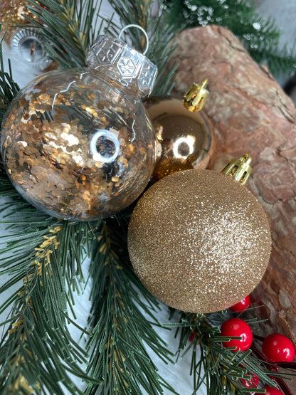 Set globuri de Craciun Inedit, 30 bucati, 6cm, transparente si aramiu