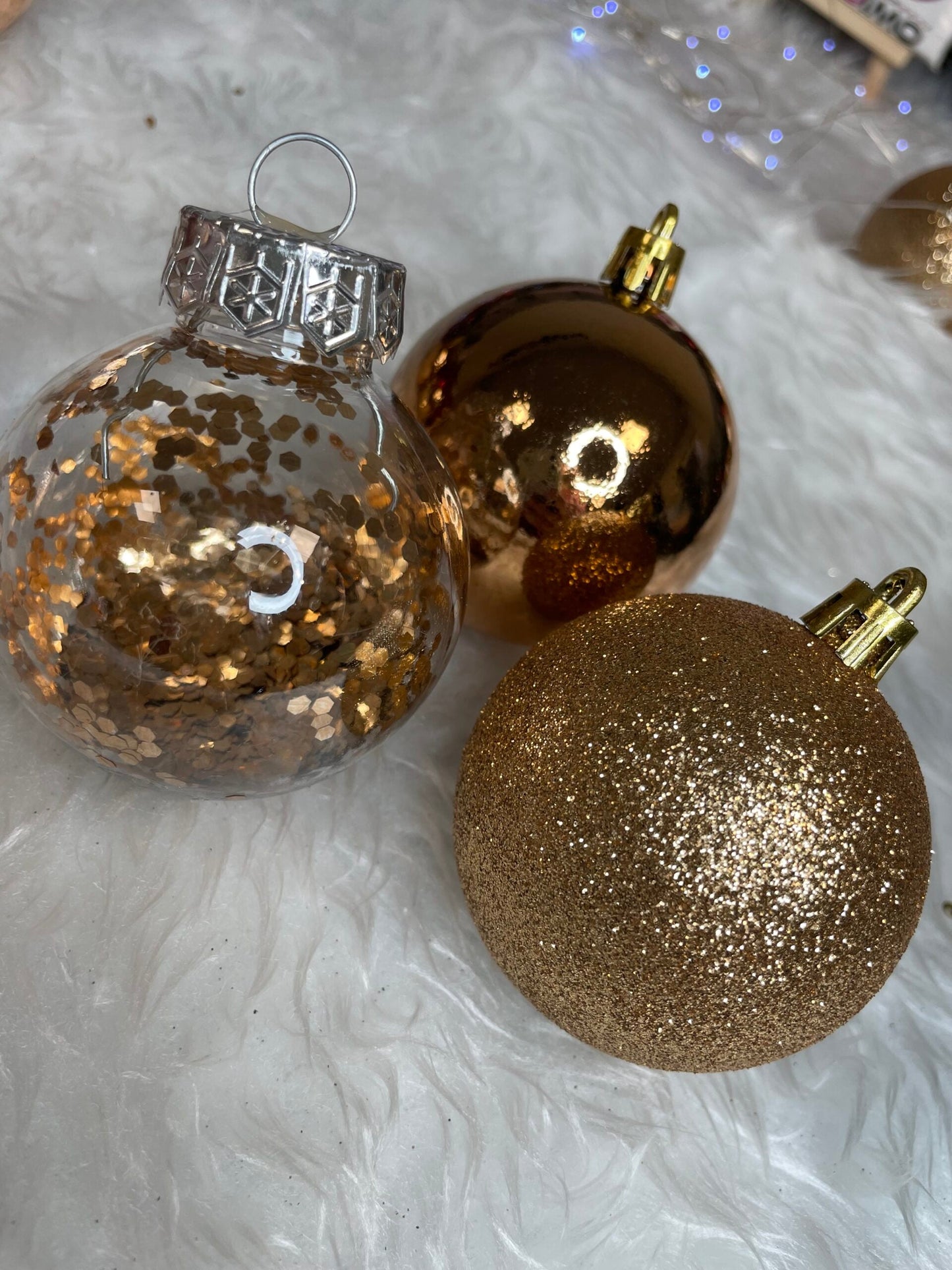 Set globuri de Craciun Inedit, 30 bucati, 6cm, transparente si aramiu