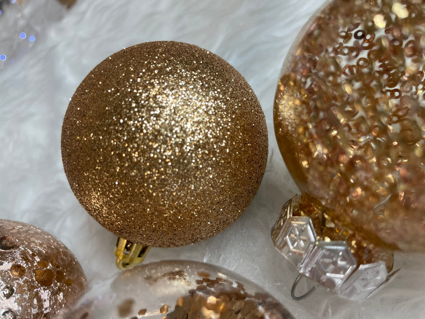 Set globuri de Craciun Inedit, 30 bucati, 6cm, transparente si aramiu