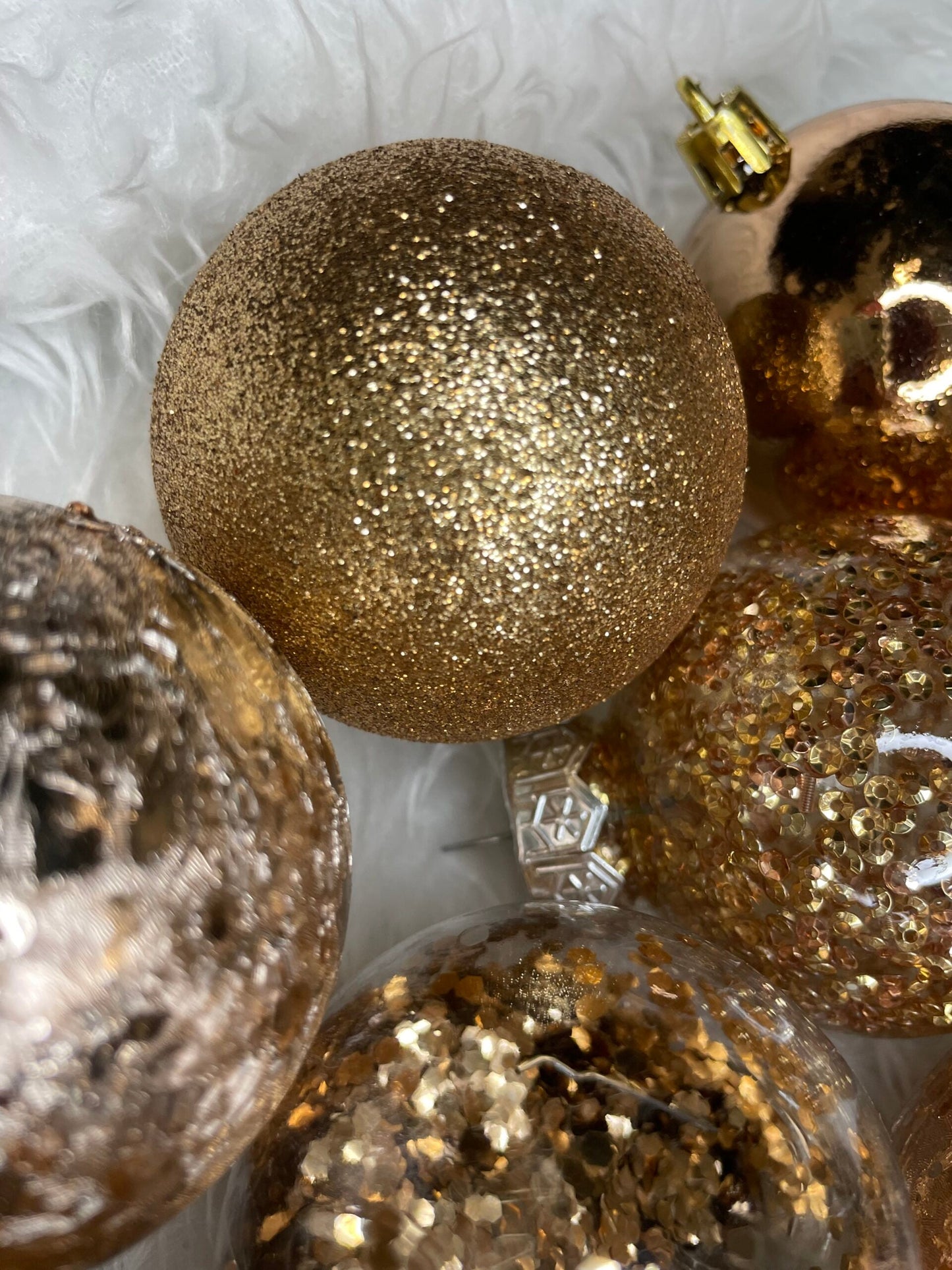 Set globuri de Craciun Inedit, 30 bucati, 6cm, transparente si aramiu