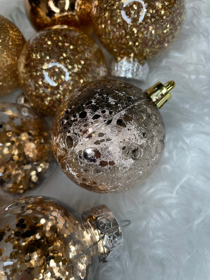 Set globuri de Craciun Inedit, 30 bucati, 6cm, transparente si aramiu
