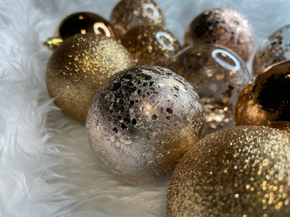 Set globuri de Craciun Inedit, 30 bucati, 6cm, transparente si aramiu