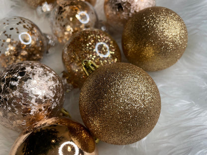 Set globuri de Craciun Inedit, 30 bucati, 6cm, transparente si aramiu