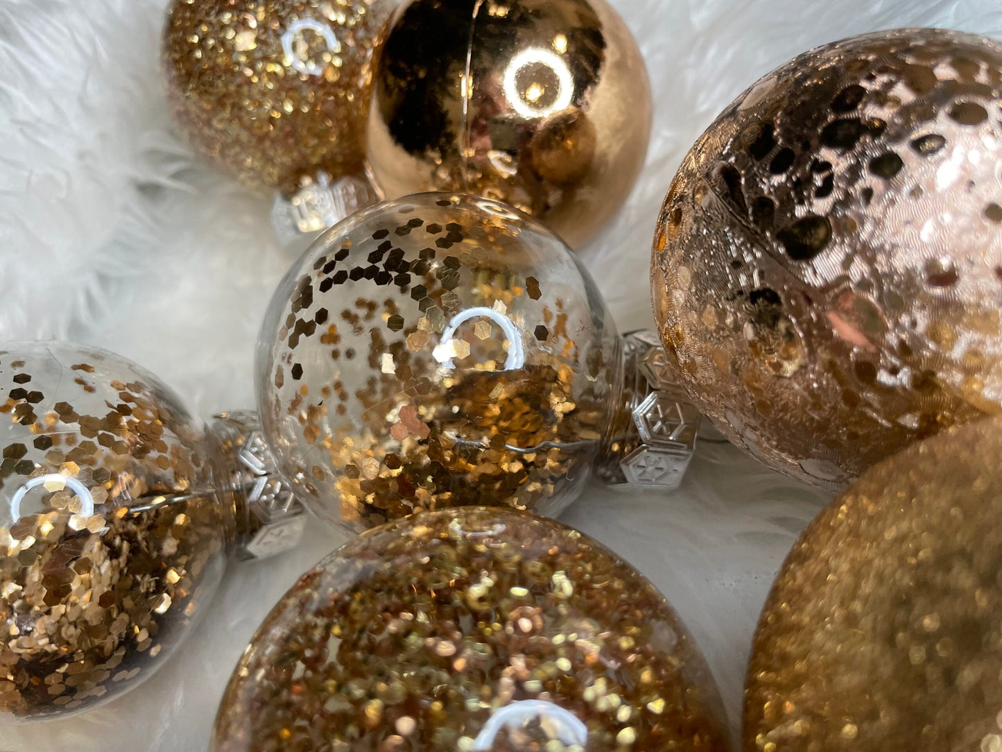 Set globuri de Craciun Inedit, 30 bucati, 6cm, transparente si aramiu