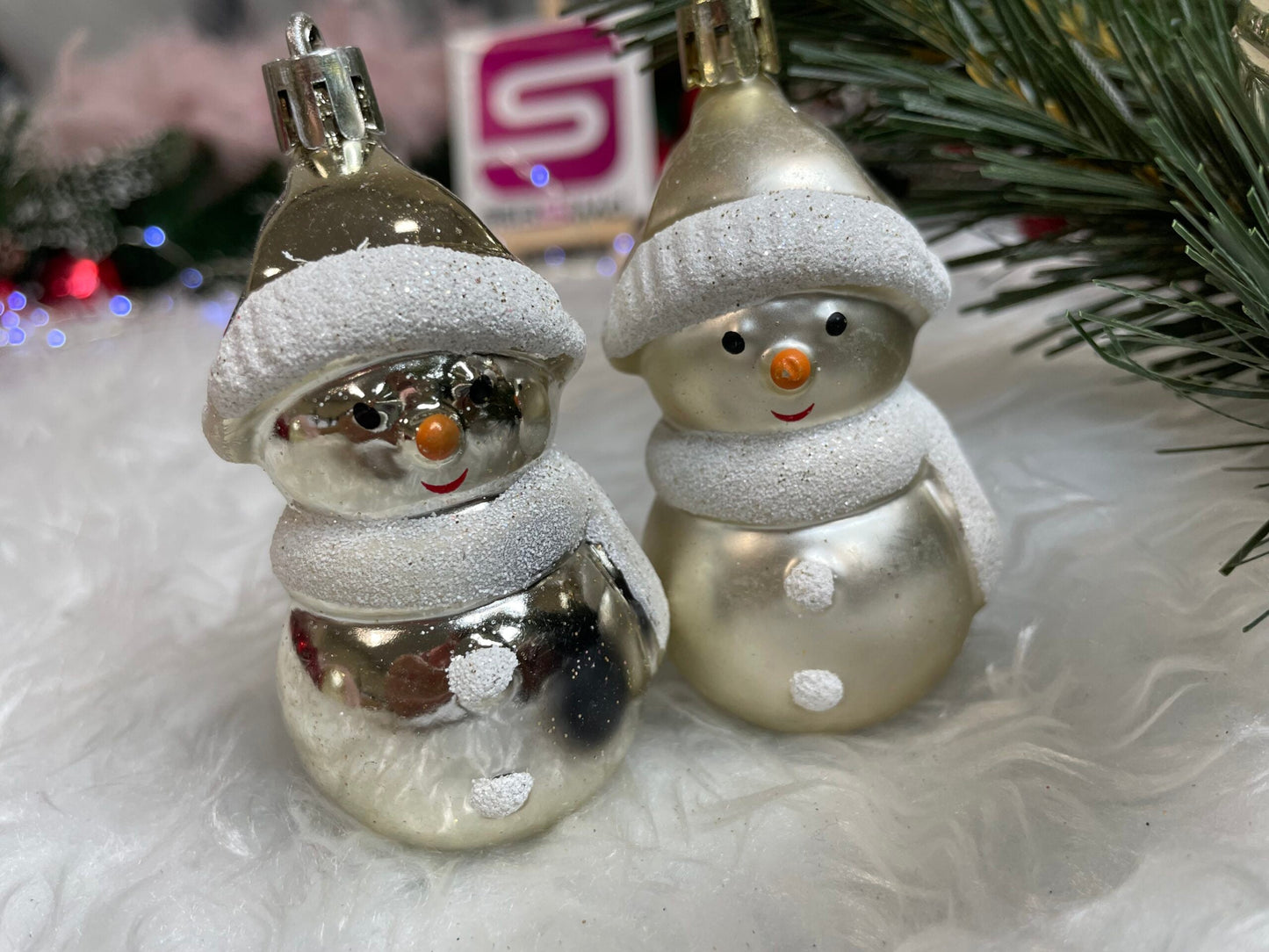 Set globuri si decoratiuni de Craciun, 70 piese, diverse dimensiuni, auriu si crem