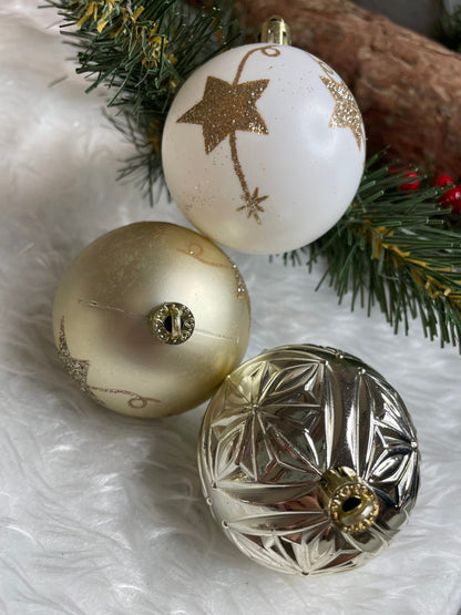 Set globuri si decoratiuni de Craciun, 70 piese, diverse dimensiuni, auriu si crem