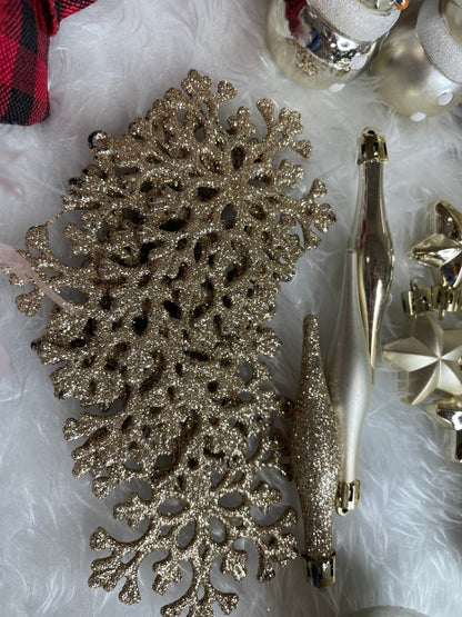 Set globuri si decoratiuni de Craciun, 70 piese, diverse dimensiuni, auriu si crem