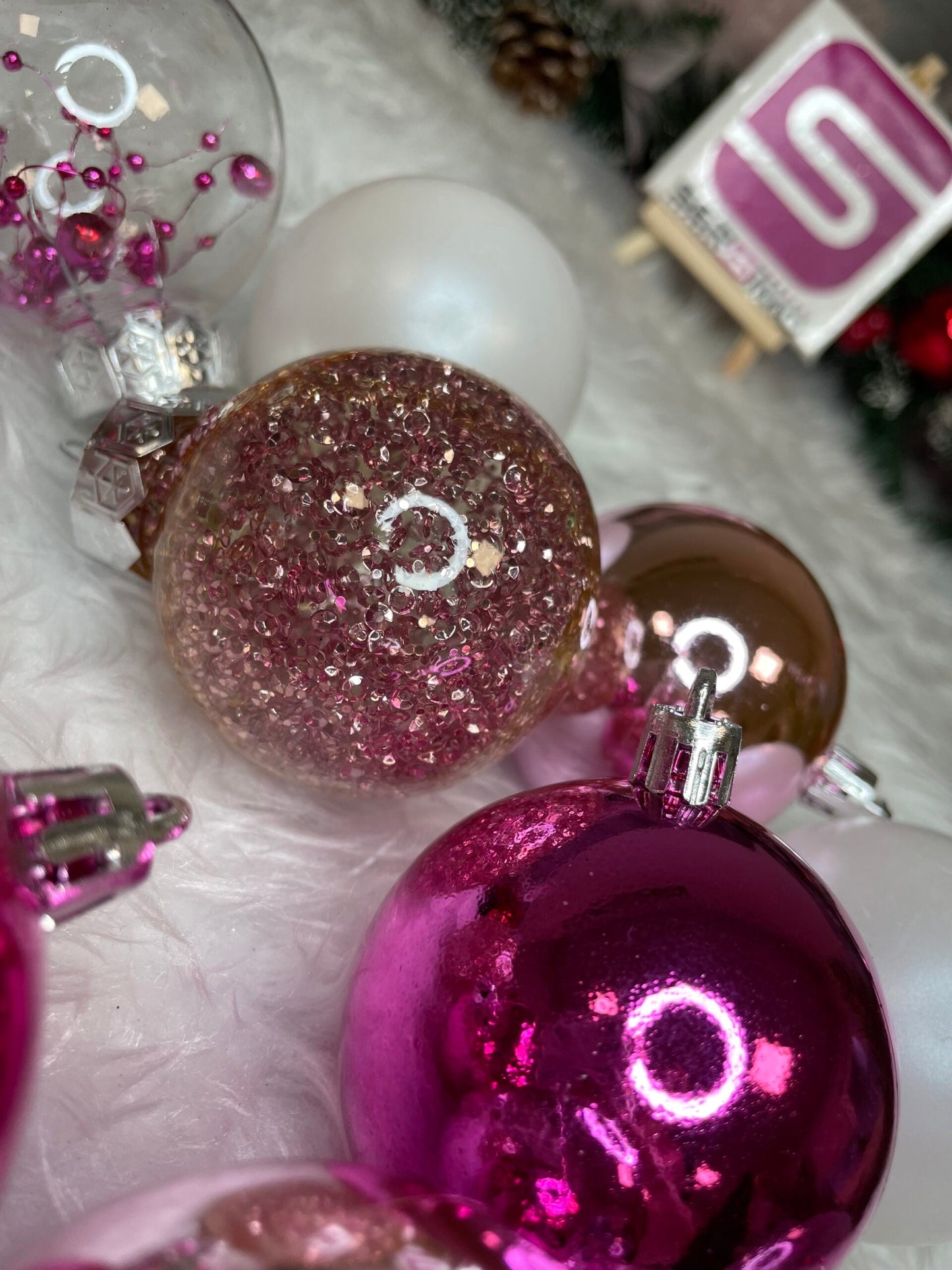 Set globuri de Craciun Inedit, 30 bucati, 6cm, transparente si roz