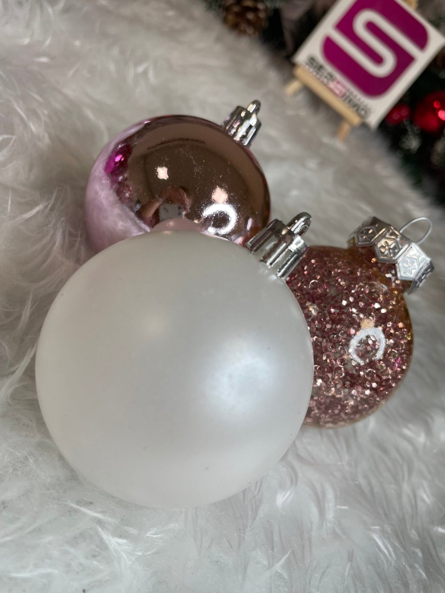 Set globuri de Craciun Inedit, 30 bucati, 6cm, transparente si roz