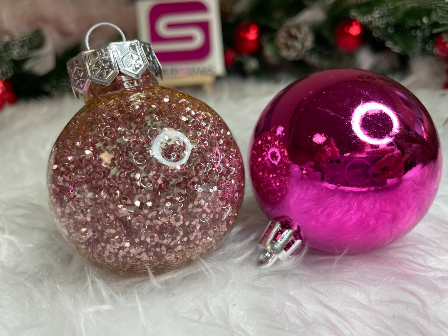 Set globuri de Craciun Inedit, 30 bucati, 6cm, transparente si roz