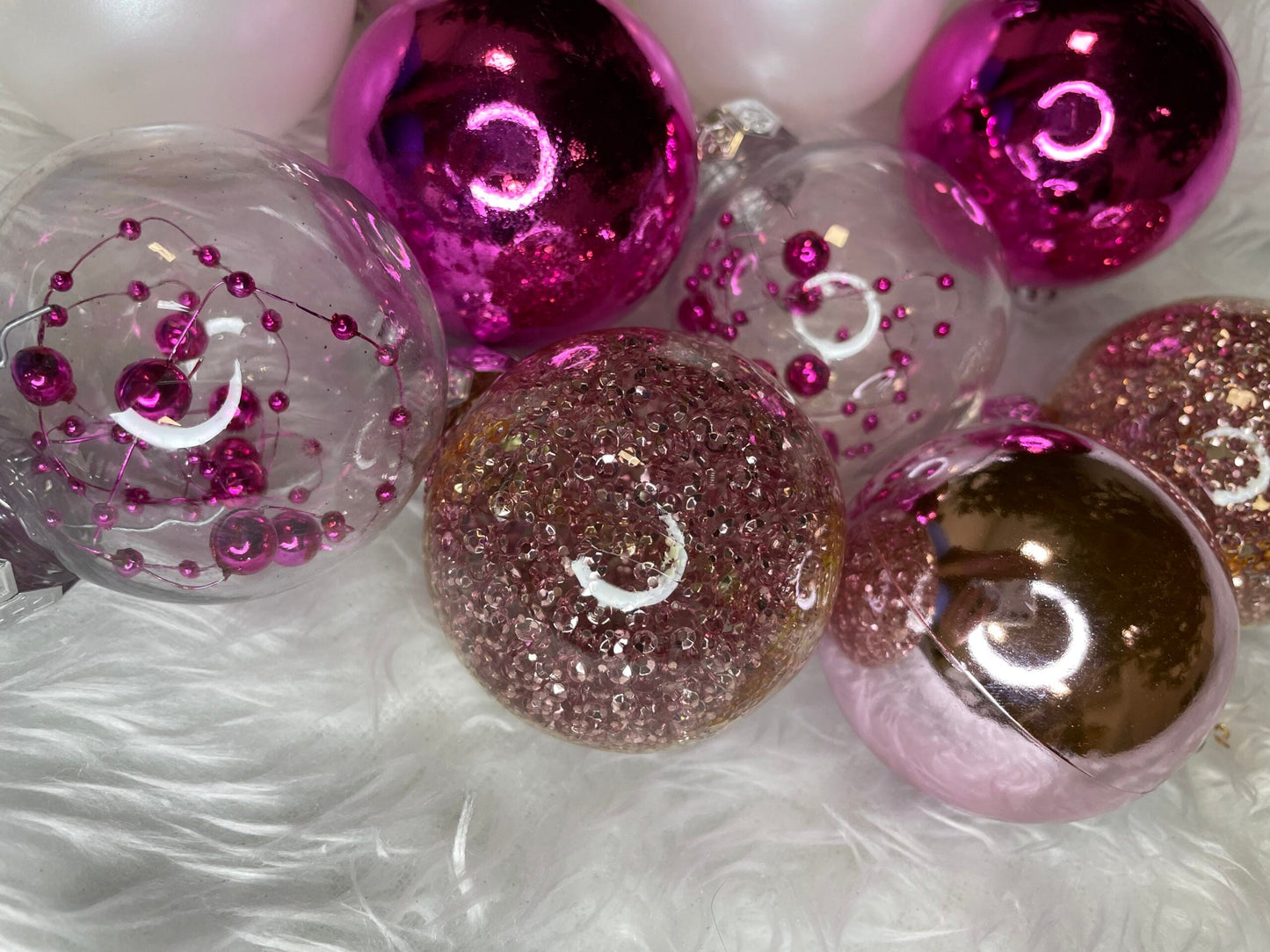 Set globuri de Craciun Inedit, 30 bucati, 6cm, transparente si roz