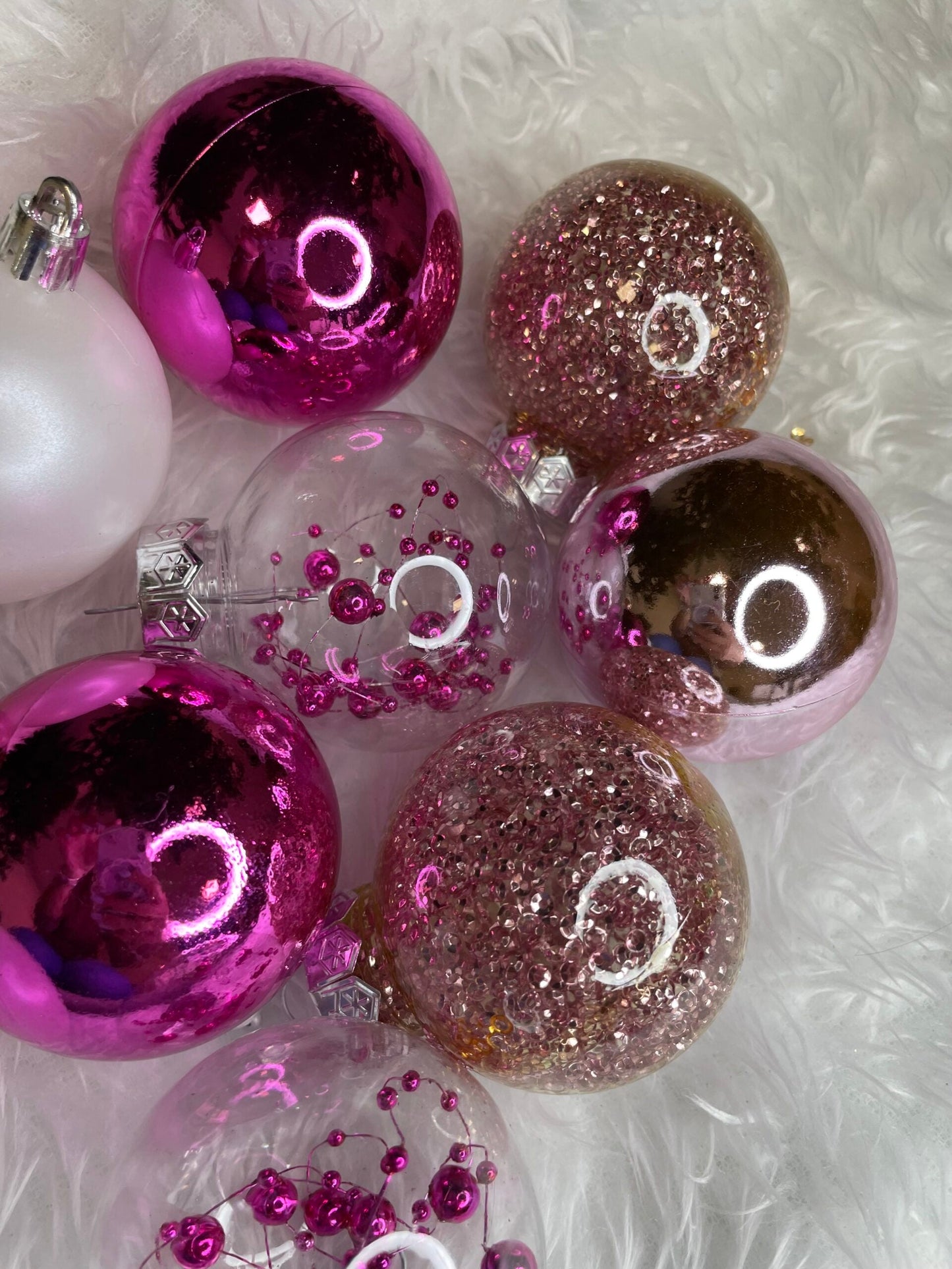 Set globuri de Craciun Inedit, 30 bucati, 6cm, transparente si roz