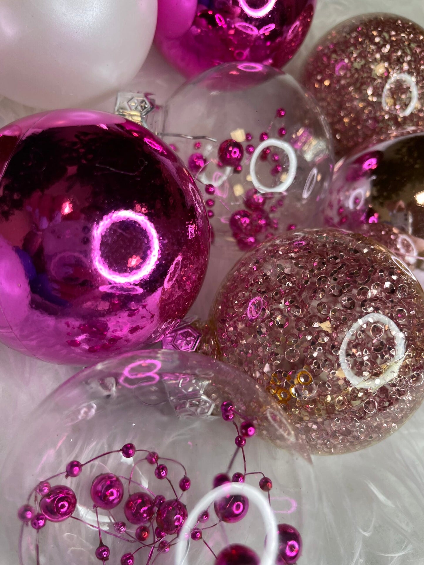 Set globuri de Craciun Inedit, 30 bucati, 6cm, transparente si roz