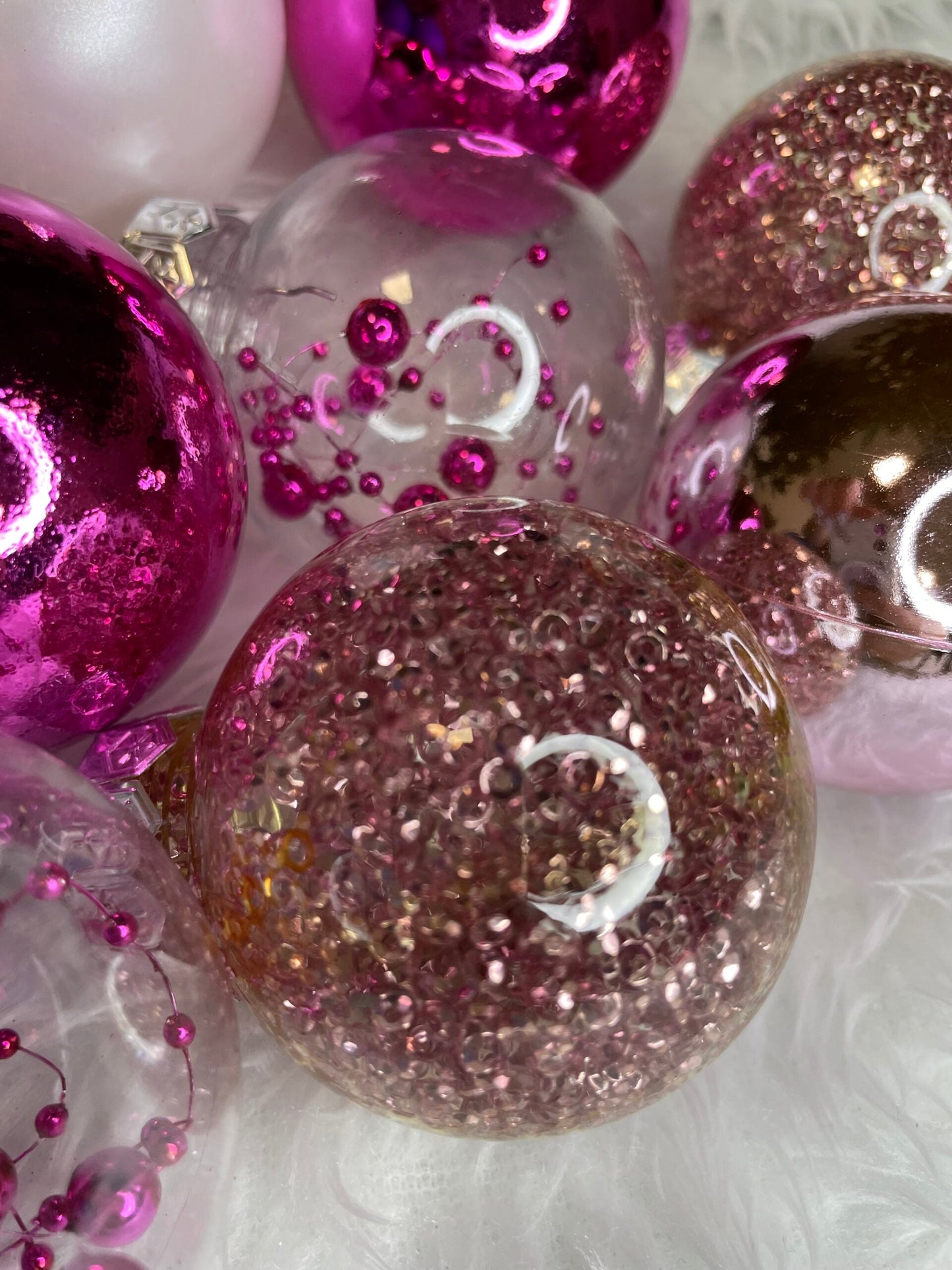 Set globuri de Craciun Inedit, 30 bucati, 6cm, transparente si roz