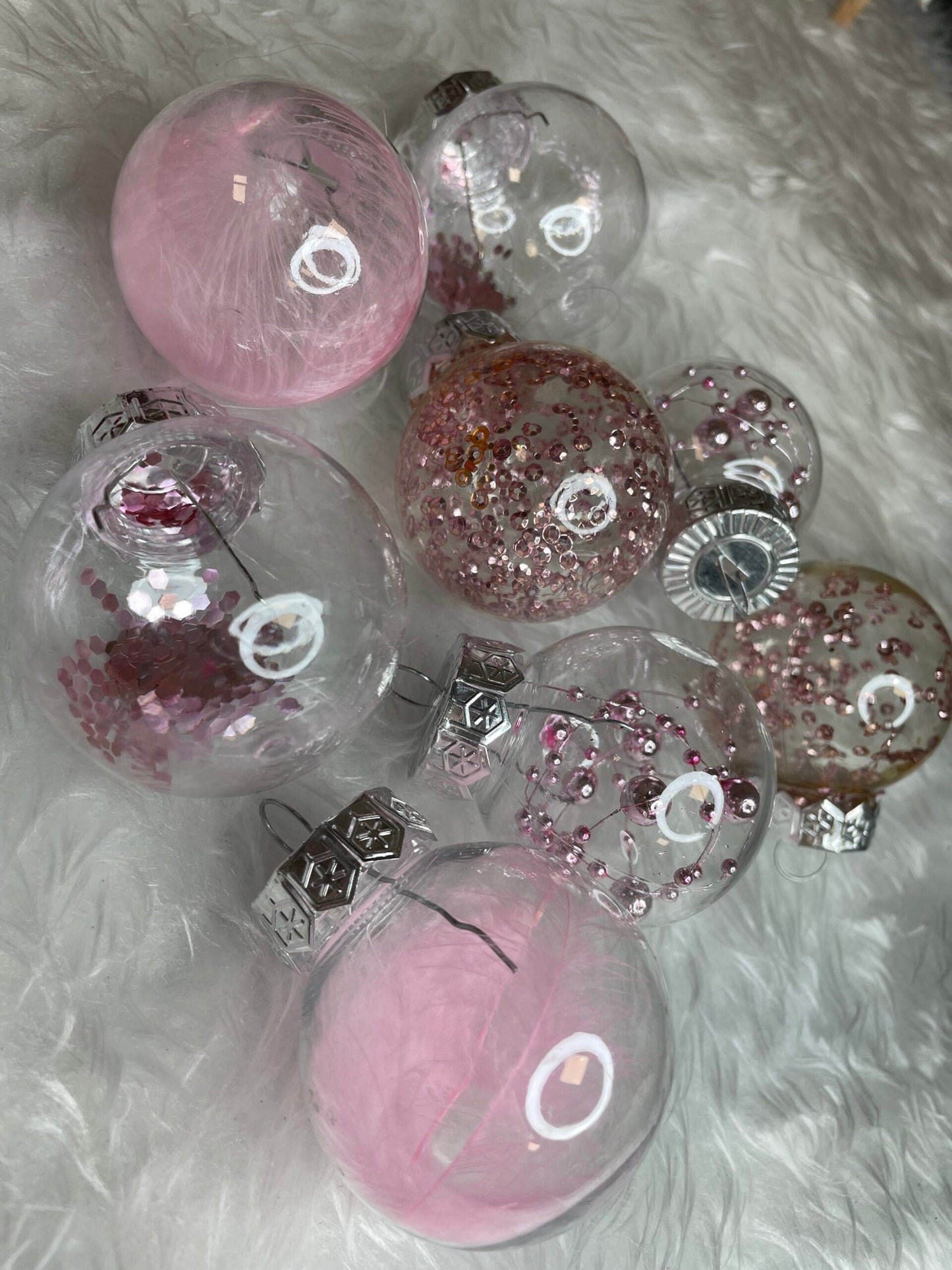 Set globuri de Craciun Inedit, 24 bucati, 5cm, transparente si roz pal