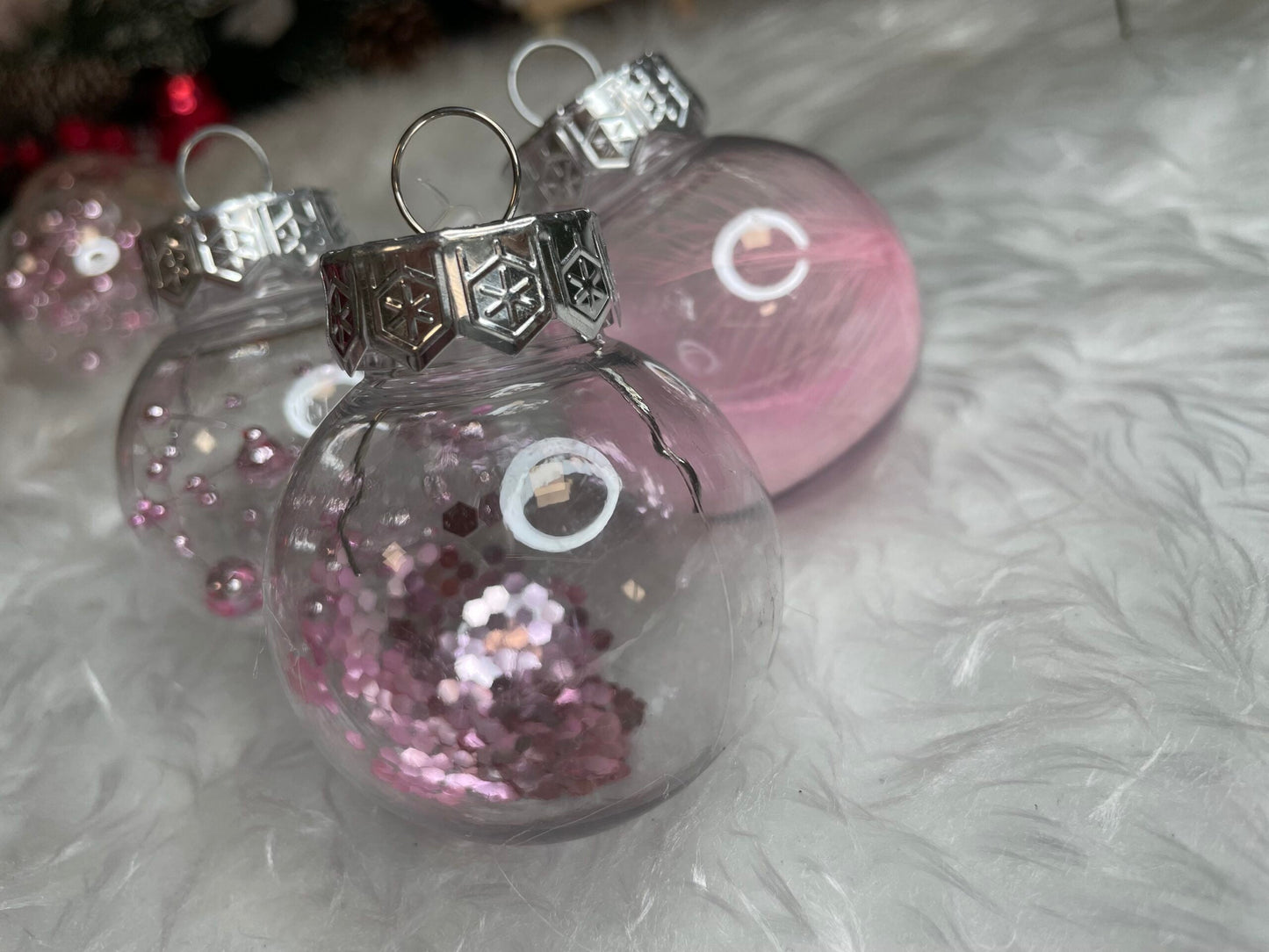 Set globuri de Craciun Inedit, 24 bucati, 5cm, transparente si roz pal