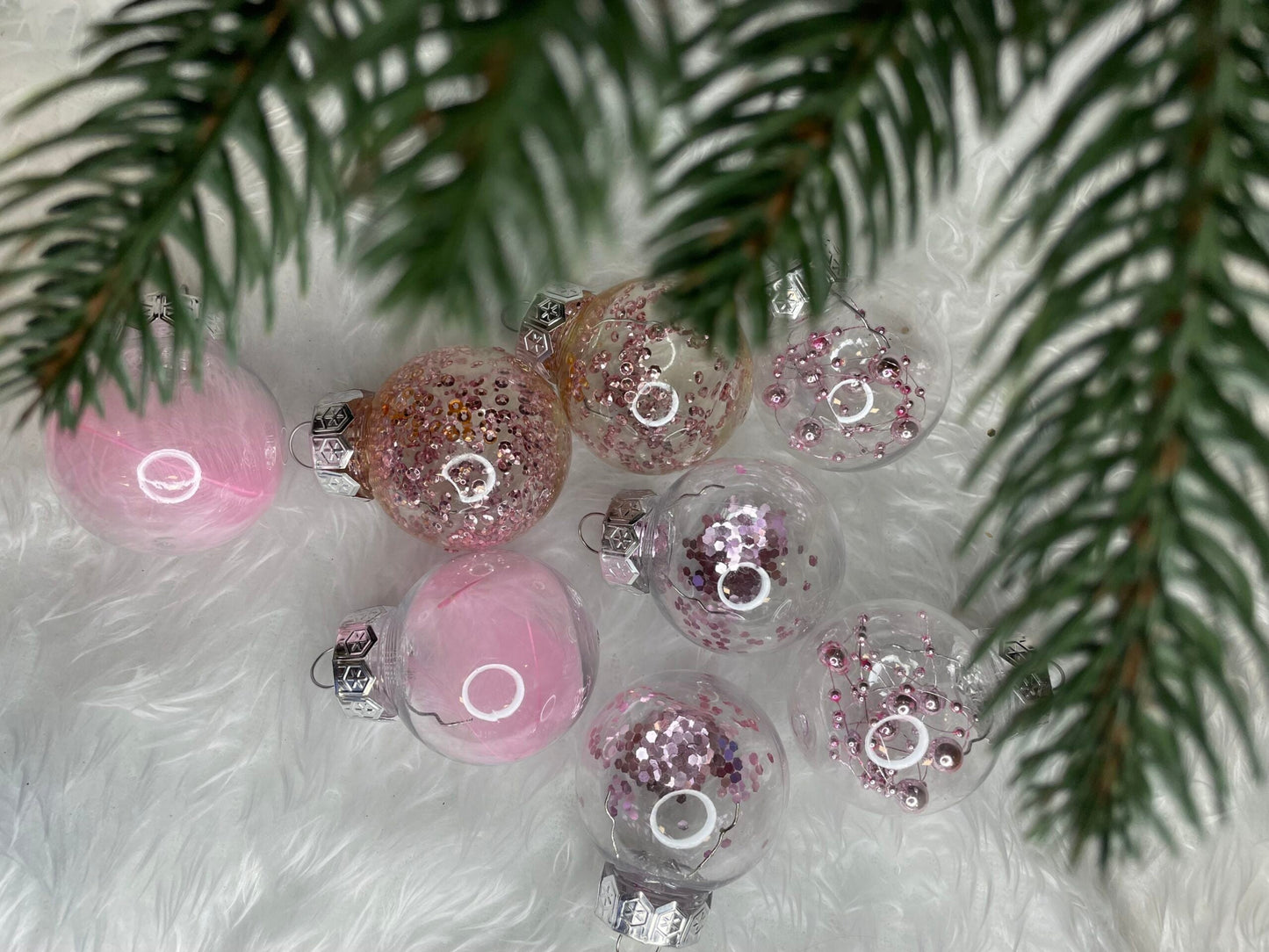 Set globuri de Craciun Inedit, 24 bucati, 5cm, transparente si roz pal