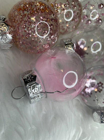 Set globuri de Craciun Inedit, 24 bucati, 5cm, transparente si roz pal