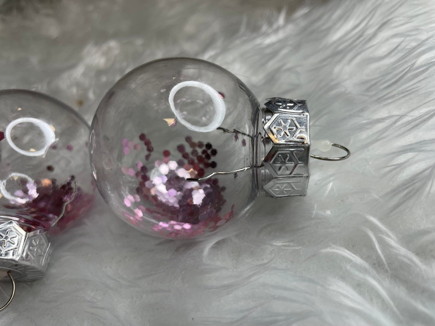 Set globuri de Craciun Inedit, 24 bucati, 5cm, transparente si roz pal