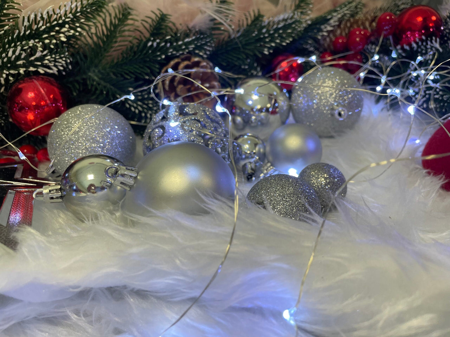 Set globuri si decoratiuni de Craciun, 100 piese, diverse dimensiuni cu stea, argintiu