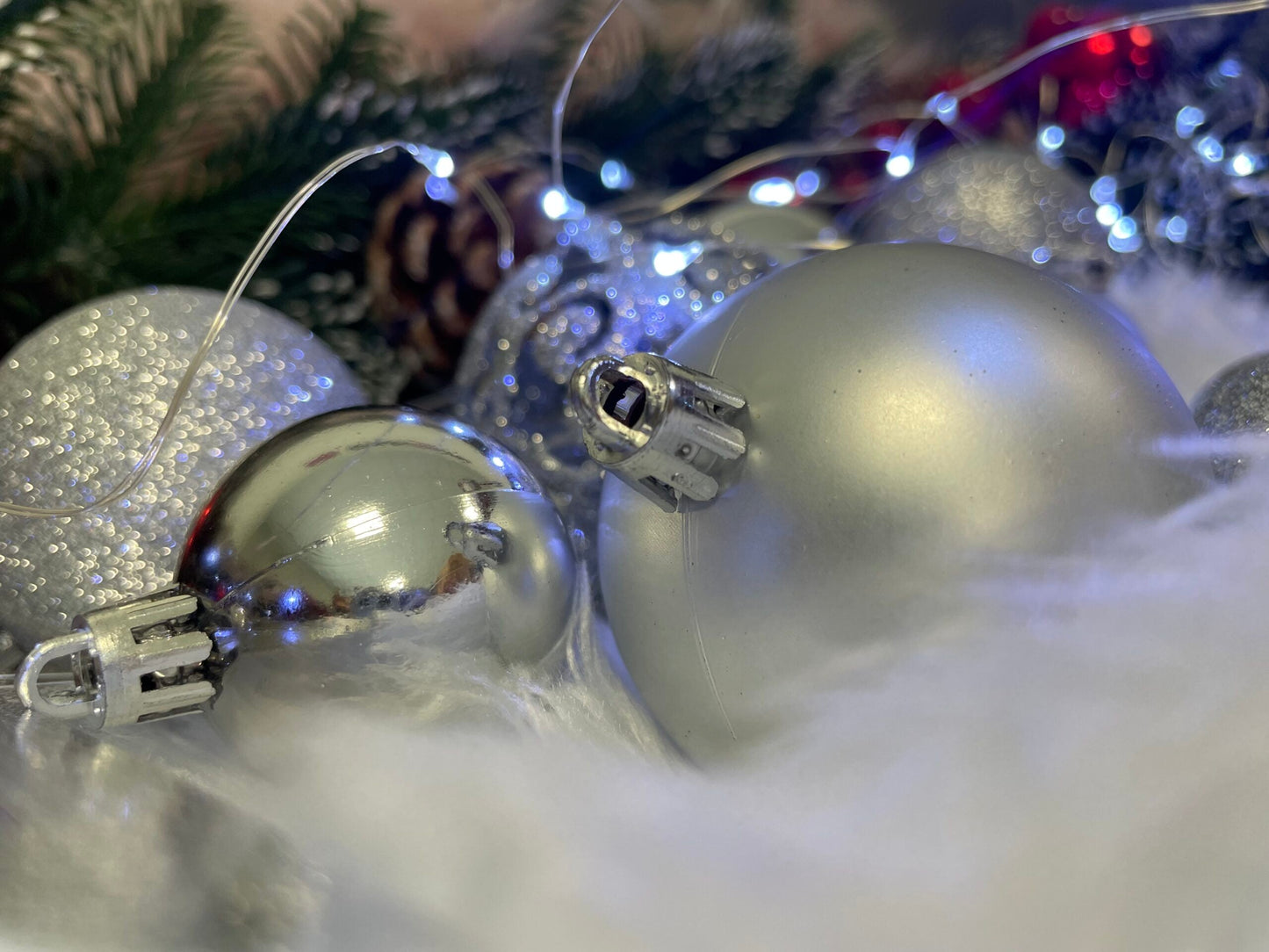 Set globuri si decoratiuni de Craciun, 100 piese, diverse dimensiuni cu stea, argintiu