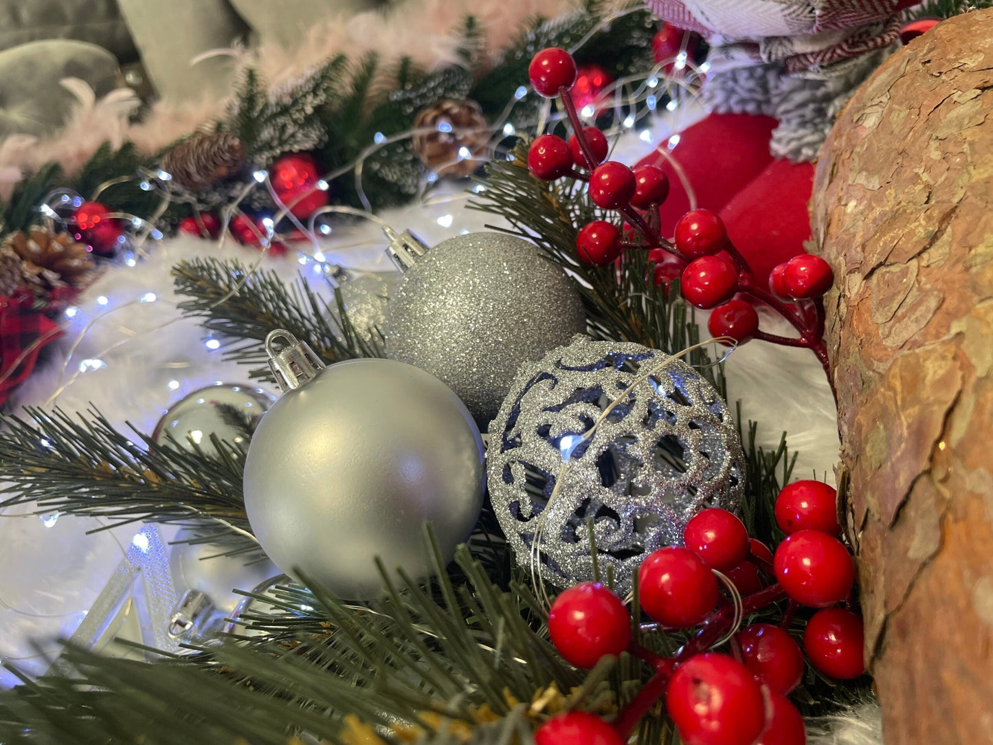 Set globuri si decoratiuni de Craciun, 100 piese, diverse dimensiuni cu stea, argintiu