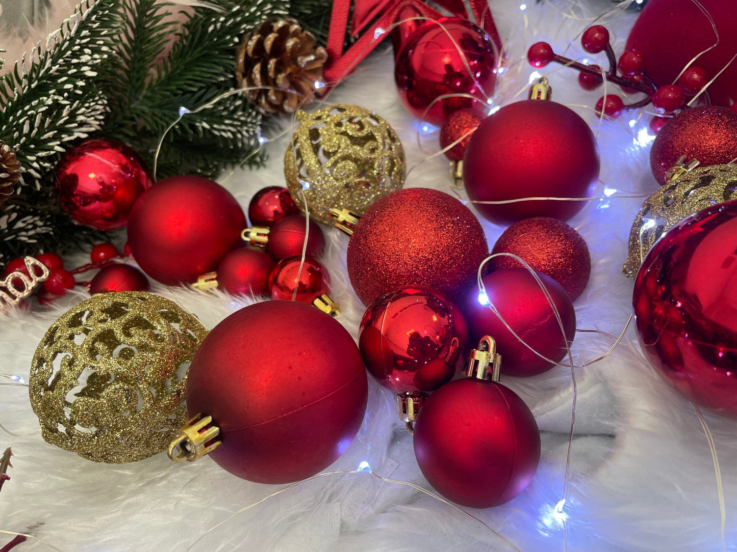 Set globuri de Craciun, 100 bucati, 3-6cm, rosu auriu