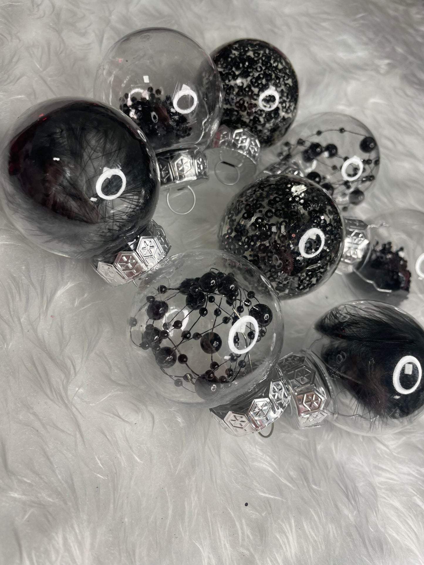 Set globuri de Craciun Inedit, 24 bucati, 5cm, transparente cu interior negru