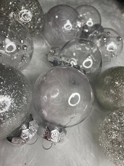 Set globuri de Craciun Inedit, 30 bucati, 6cm, transparente si argintiu