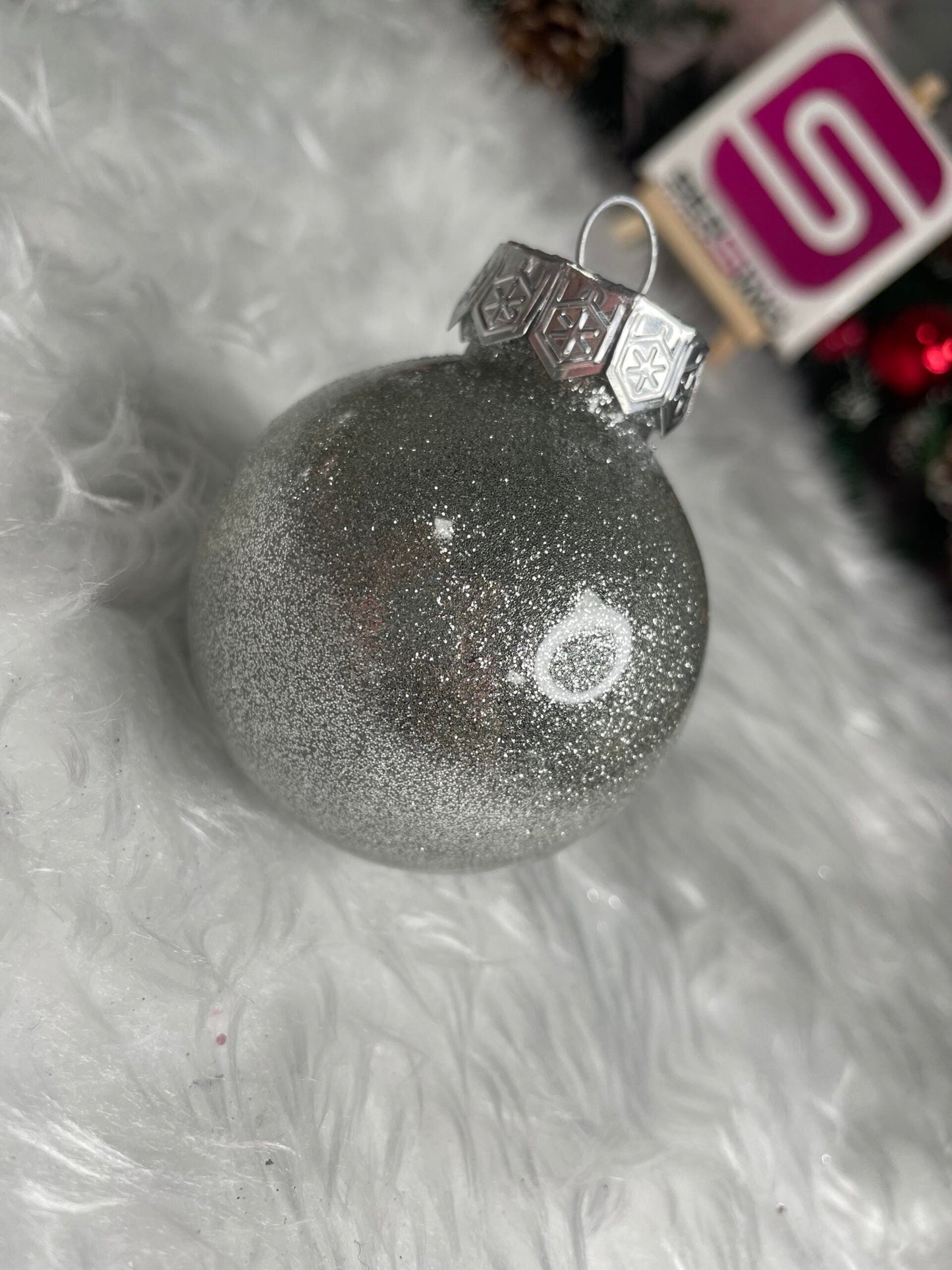 Set globuri de Craciun Inedit, 30 bucati, 6cm, transparente si argintiu