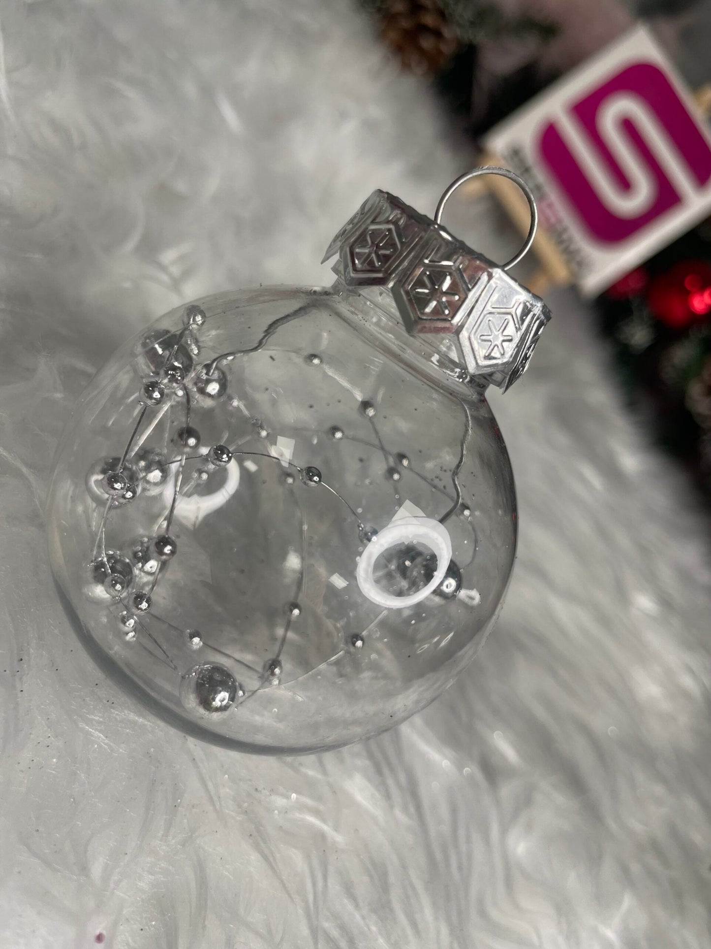 Set globuri de Craciun Inedit, 30 bucati, 6cm, transparente si argintiu