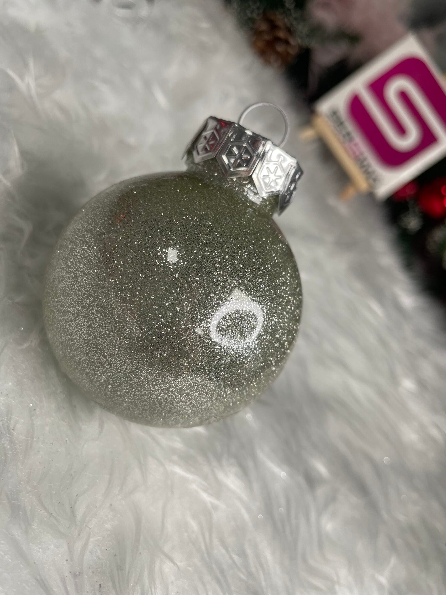 Set globuri de Craciun Inedit, 30 bucati, 6cm, transparente si argintiu