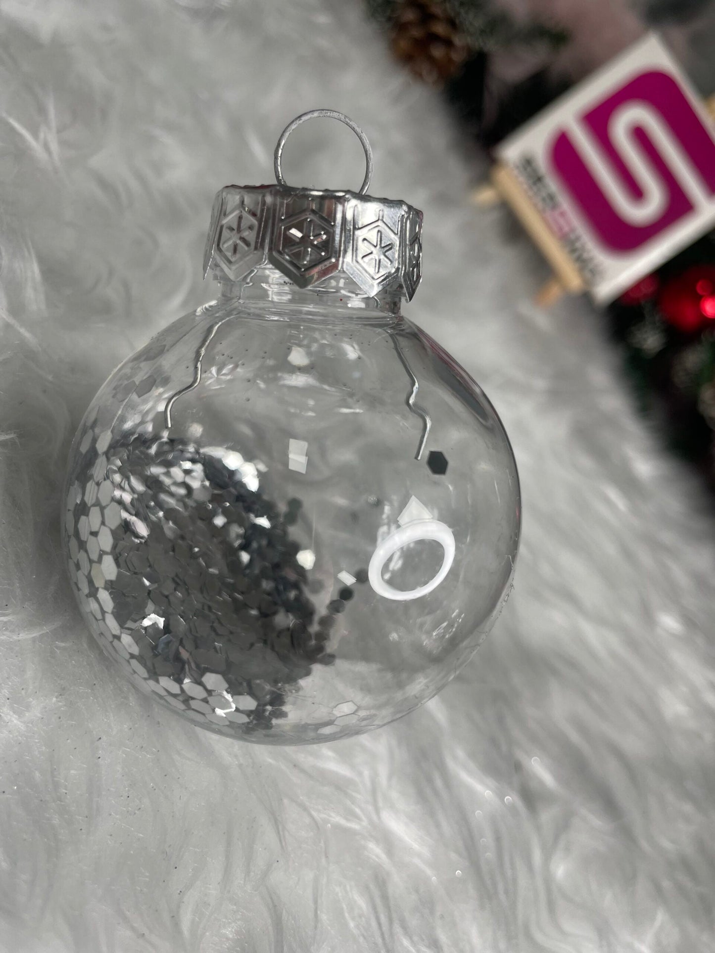 Set globuri de Craciun Inedit, 30 bucati, 6cm, transparente si argintiu