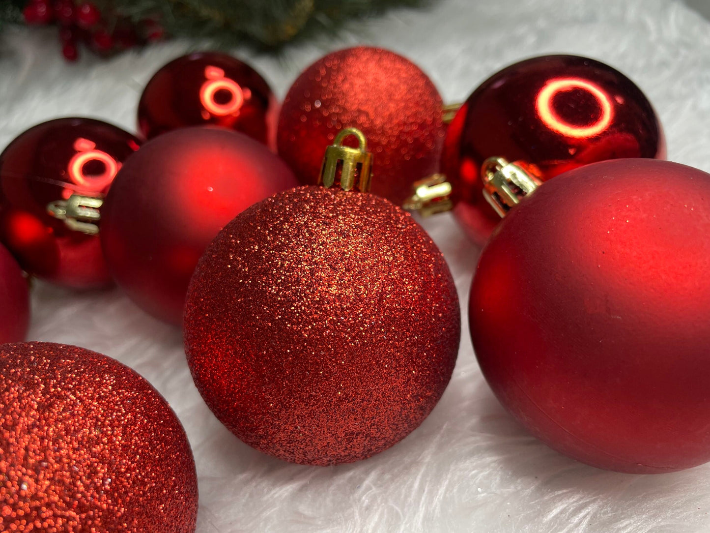 Set globuri de Craciun, 30 bucati, 3 modele, 6cm, rosu