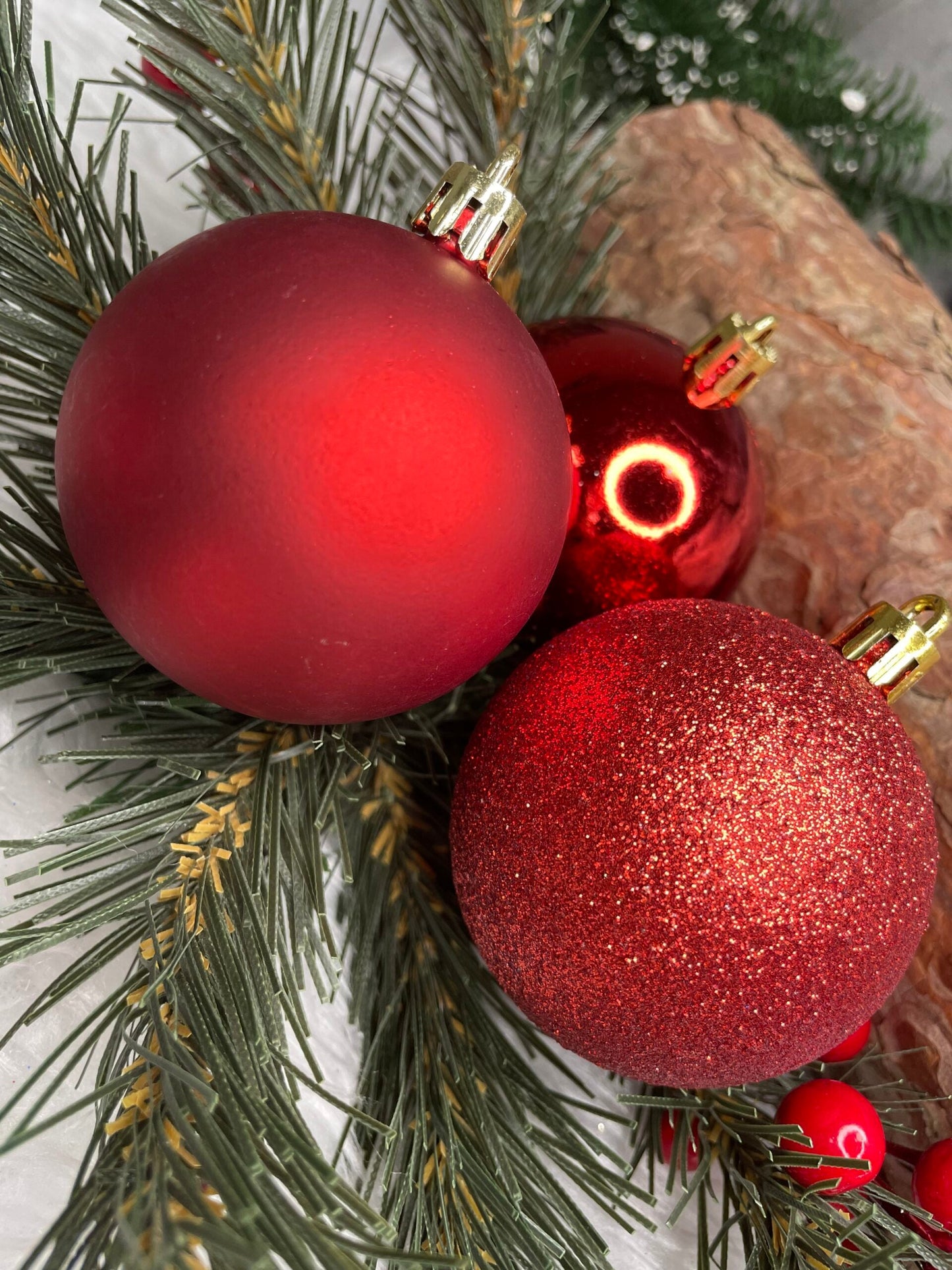 Set globuri de Craciun, 30 bucati, 3 modele, 6cm, rosu