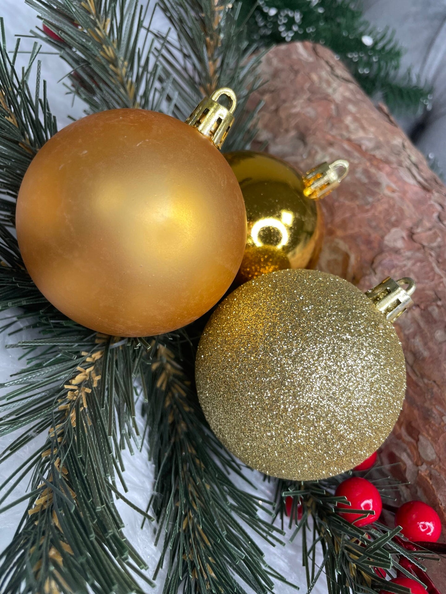 Set globuri de Craciun, 30 bucati, 3 modele, 6cm, auriu
