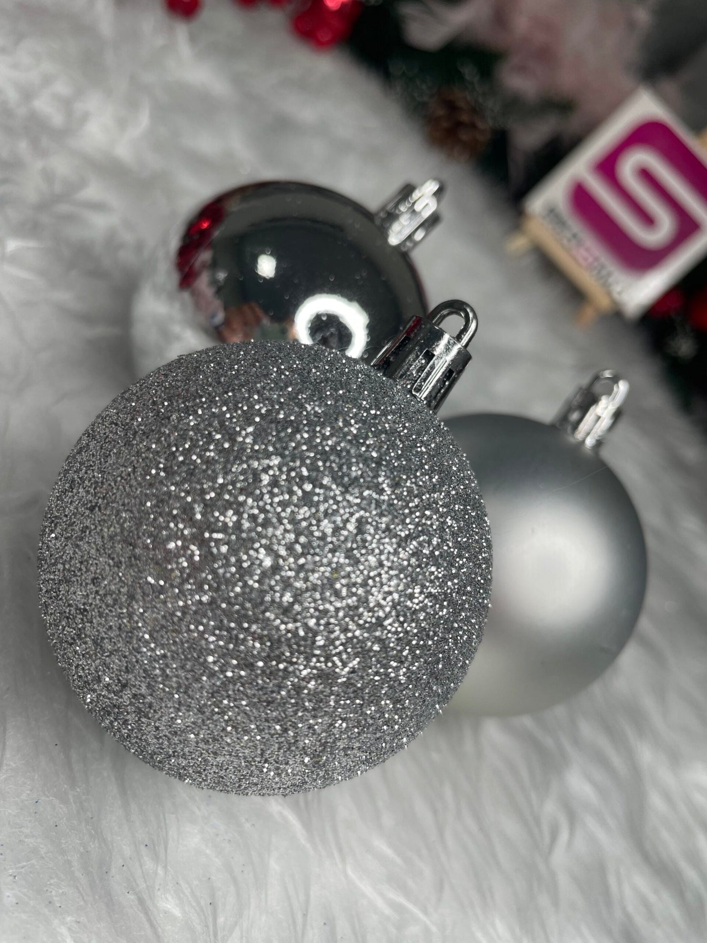 Set globuri de Craciun, 30 bucati, 3 modele, 6cm, argintiu