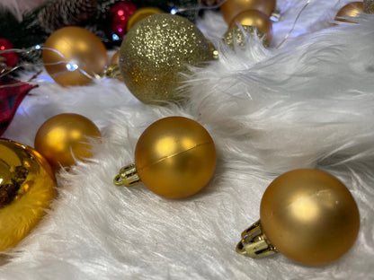 Set globuri si decoratiuni de Craciun, 100 piese, diverse dimensiuni cu stea, auriu