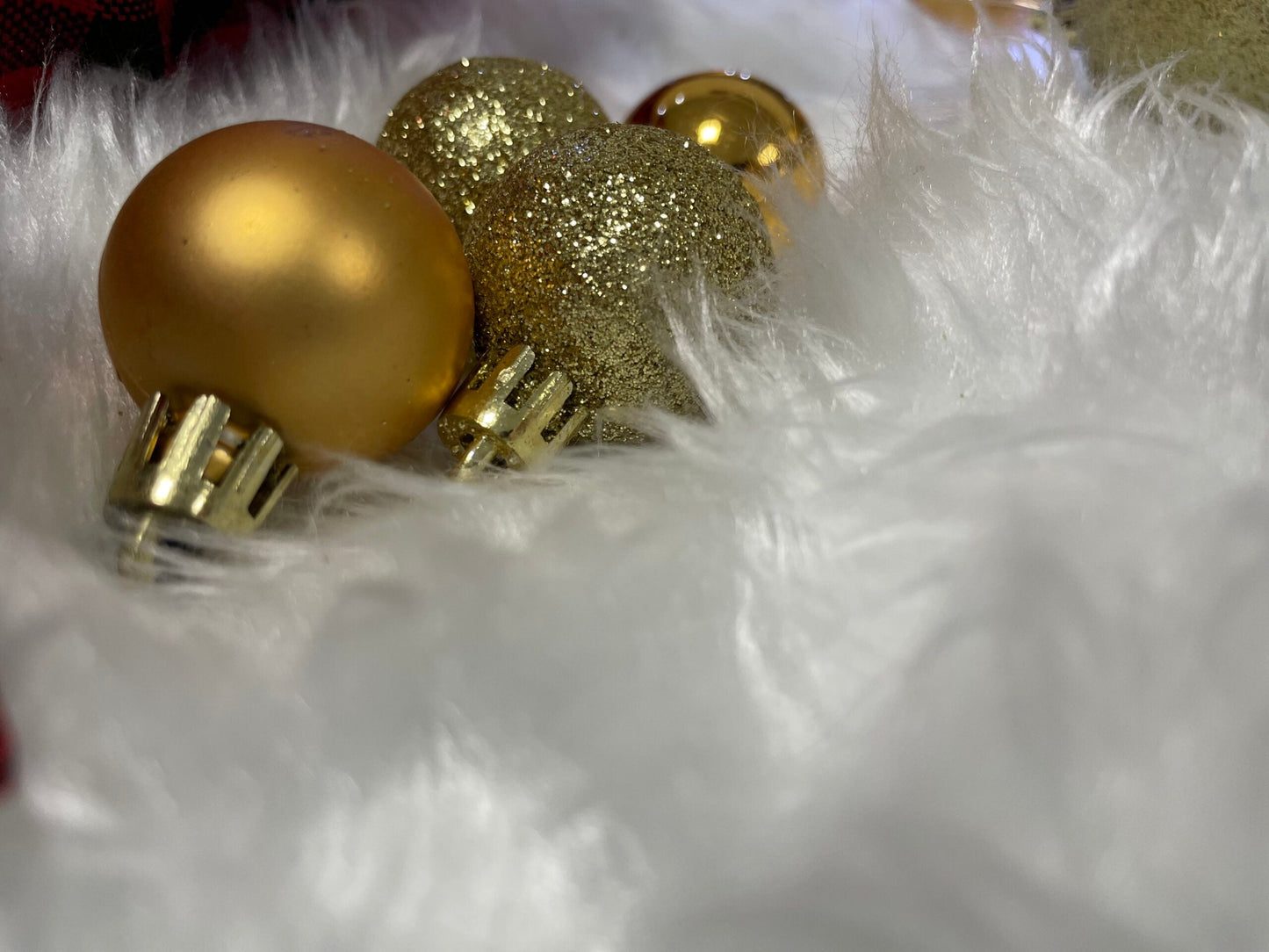 Set globuri si decoratiuni de Craciun, 100 piese, diverse dimensiuni cu stea, auriu