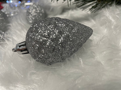 Set globuri si decoratiuni de Craciun, 51 piese, diverse dimensiuni, argintiu