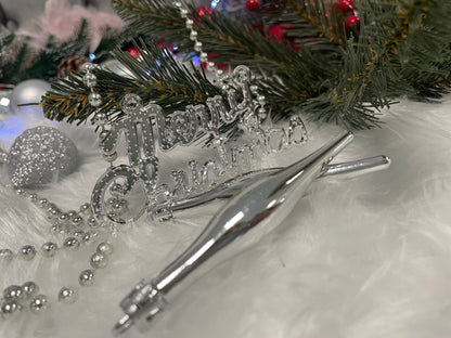 Set globuri si decoratiuni de Craciun, 51 piese, diverse dimensiuni, argintiu