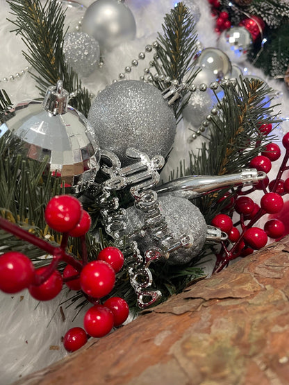 Set globuri si decoratiuni de Craciun, 51 piese, diverse dimensiuni, argintiu