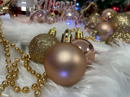 Set globuri si decoratiuni de Craciun, 51 piese, diverse dimensiuni, roz