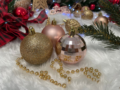 Set globuri si decoratiuni de Craciun, 51 piese, diverse dimensiuni, roz